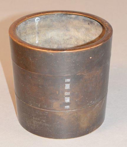 BRONZE POT CENTER WITH FIVE INLAID 37a85f