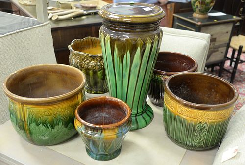 GROUP OF SIX MAJOLICA CERAMIC PIECES