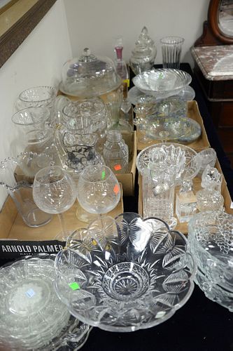 LARGE TABLE LOT OF CLEAR AND COLORED 37aa2a