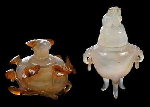 TWO MINIATURE CHINESE CARVED AGATE 37aaf1