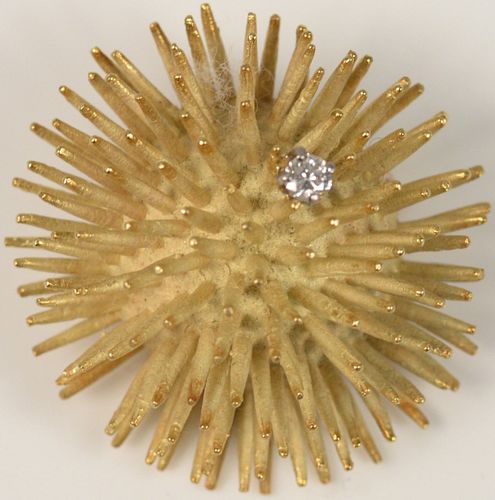 18 KARAT GOLD SEA URCHIN BROOCH 37ab17