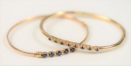 TWO 14 KARAT GOLD BANGLE BRACELETS 37ab2c