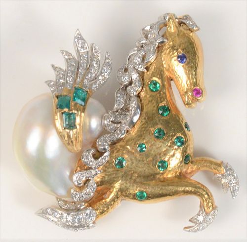 18 KARAT GOLD AND WHITE HORSE BROOCH
