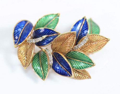 18 KARAT GOLD BROOCH IN FORM OF