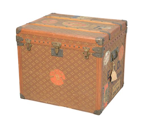 FRENCH AUX ETATS-UNIS TRUNK WITH