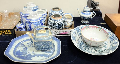 GROUP OF BLUE AND WHITE CHINESE 37ae64