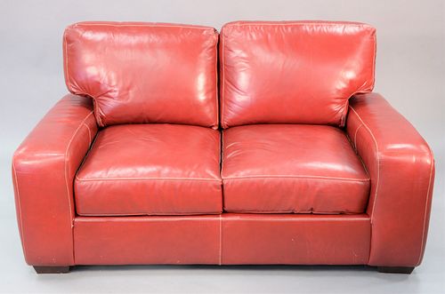 RED LEATHER LOVESEAT HT 30  37ae6d