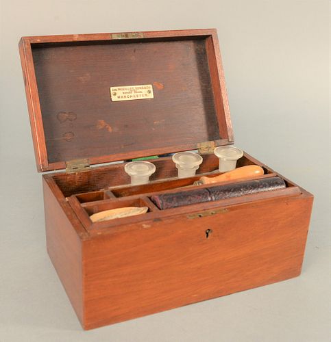 ENGLISH MAHOGANY MEDICAL BOX HAVING 37b049