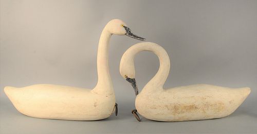 PAIR OF CARVED SWANS ONE WITH 37b05f