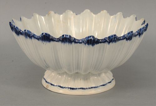 SOFT PASTE FOOTED BOWL WITH SCALLOPED 37b089