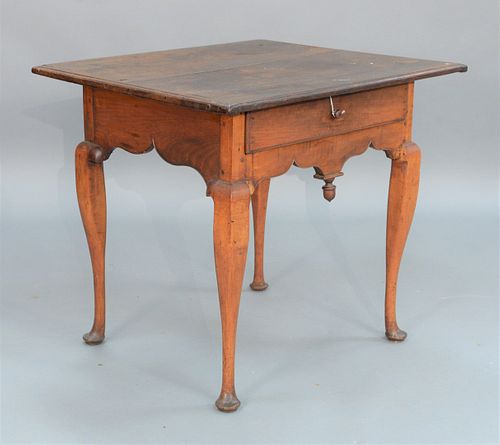 QUEEN ANNE STYLE CENTER TABLE, HAVING