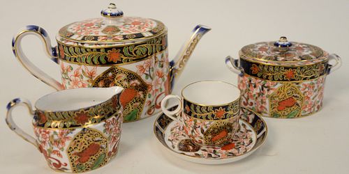 THIRTY-THREE PIECE ROYAL CROWN DERBY