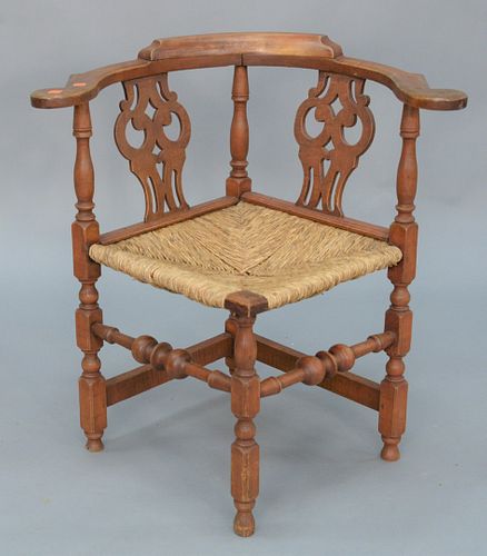 CORNER CHAIR WITH CARVED SPLATS