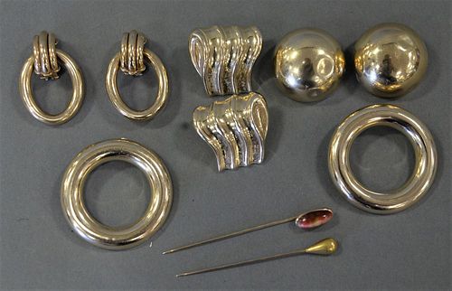 GROUP OF GOLD JEWELRY, TO INCLUDE
