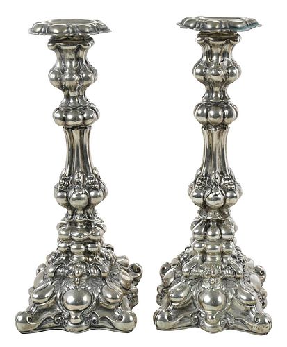 PAIR OF CONTINENTAL SILVER CANDLESTICKS20th 378fff
