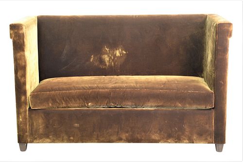 CUSTOM UPHOLSTERED SOFA HAVING 3792de