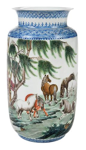 CHINESE FINELY ENAMELED PORCELAIN 379319