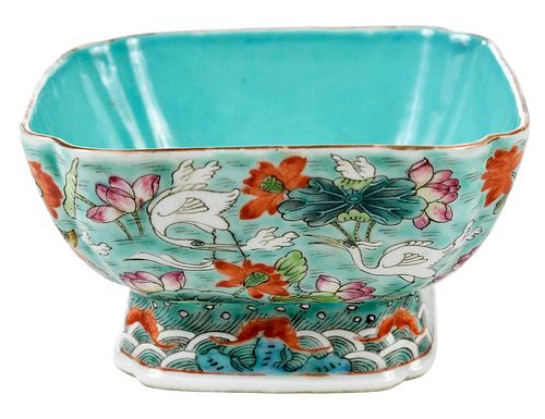 CHINESE ENAMELED PORCELAIN FOOTED 379395