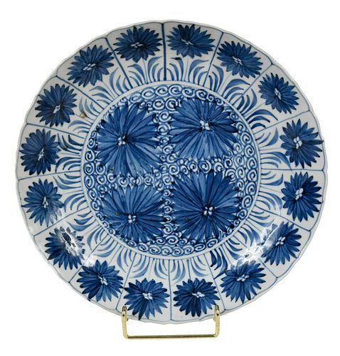 CHINESE BLUE AND WHITE PORCELAIN ASTER