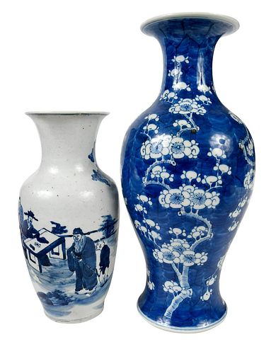 TWO CHINESE BLUE AND WHITE PORCELAIN 3793fd