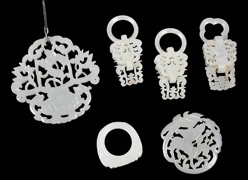 SIX PIECES CARVED HARDSTONEnecklace,