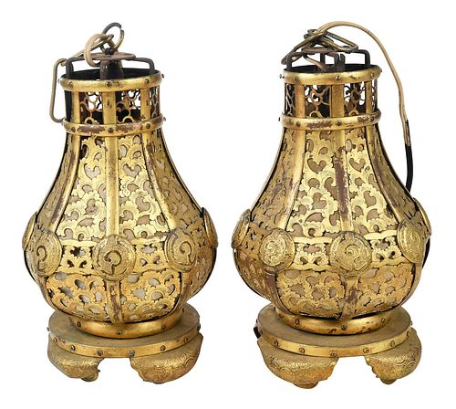 PAIR OF JAPANESE GILT METAL GARDEN 379464