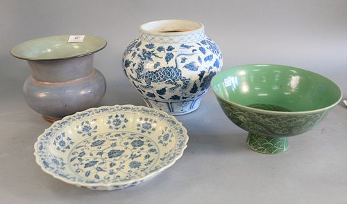 FOUR CHINESE PORCELAIN PIECES  37955a