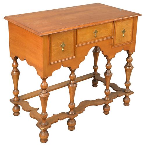 WILLIAM AND MARY STYLE LOWBOY  379967