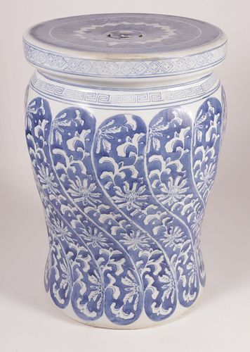 VINTAGE CHINESE BLUE AND WHITE
