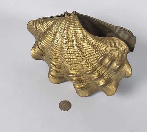 VINTAGE SOLID BRASS FIGURAL SHELL 37c376