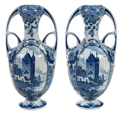 PAIR OF DELFT BLUE AND WHITE HANDLED 37c472