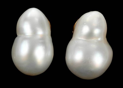 14KT PEARL EARCLIPSeach with one 37c4cf