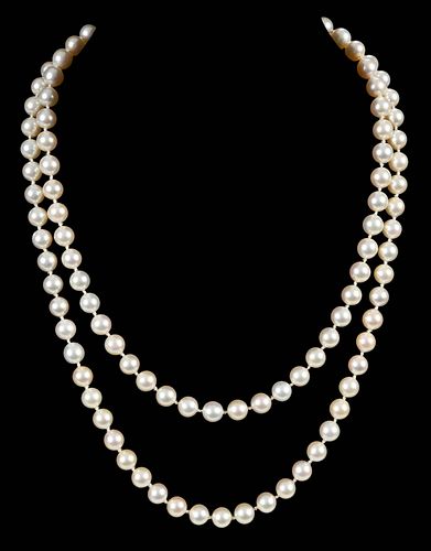 LONG STRAND PEARL NECKLACEknotted,