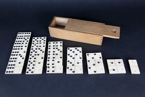 BOXED SET OF BONE AND EBONY DOMINOES  37c5a1