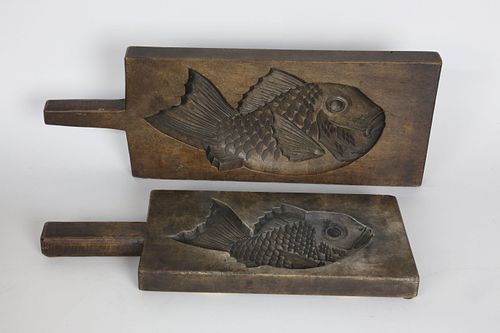 TWO JAPANESE CARVED WOOD FISH FOOD 37cddd