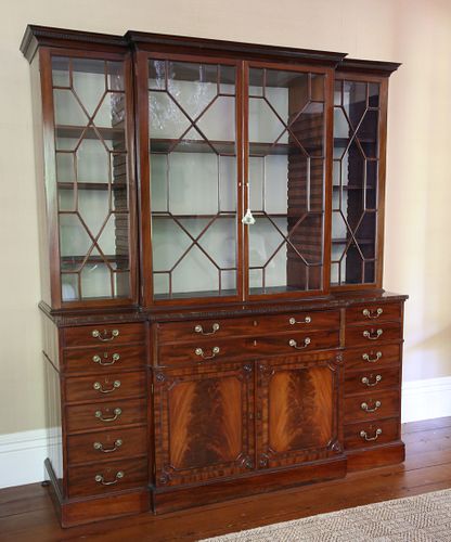 FINE CHIPPENDALE MAHOGANY BREAKFRONT