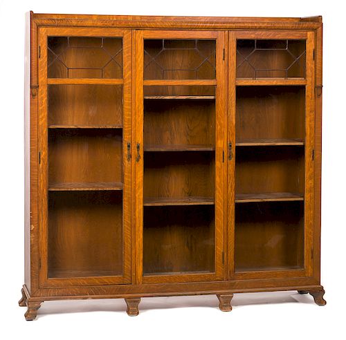 3 DOOR OAK LEADED GLASS BOOKCASEMeasures 37d0ee