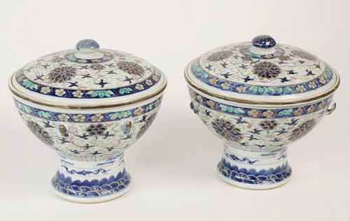 PAIR OF CHINESE EXPORT DOUCAI PORCELAIN