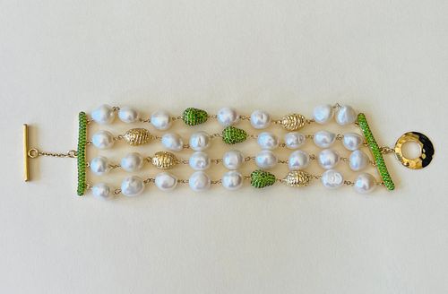 GREEN TOURMALINE AND WHITE BAROQUE