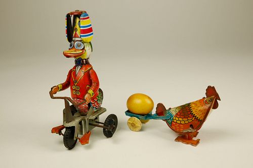 TWO VINTAGE WIND UP TIN TOYSTwo 37d6aa