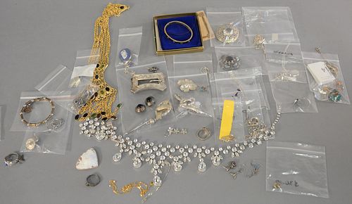 TRAY LOT OF SILVER AND COSTUME 37b2bf