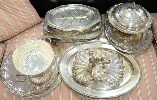 GROUP OF LARGE SILVER PLATED ITEMS 37b2d6