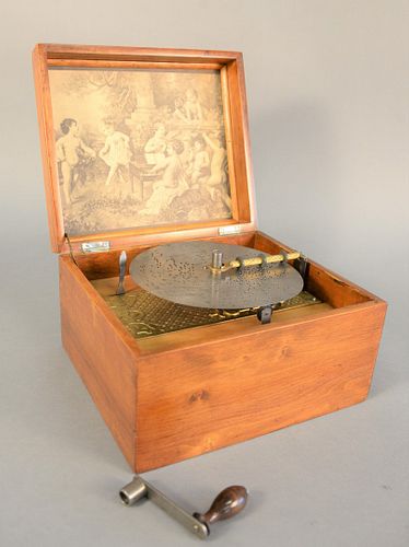 SMALL DISC MUSIC BOX WITH EXTRA