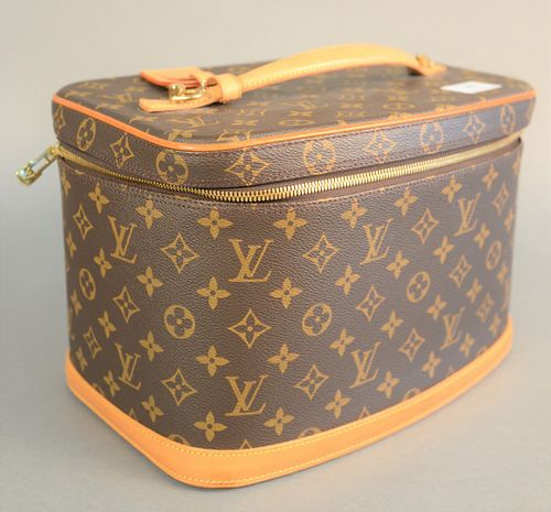 LOUIS VUITTON TRAVEL COSMETIC CASE  37b39b