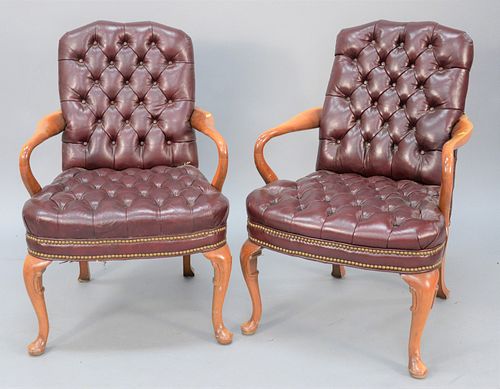 PAIR OF TUFTED LEATHER ARMCHAIRS Pair 37b54f