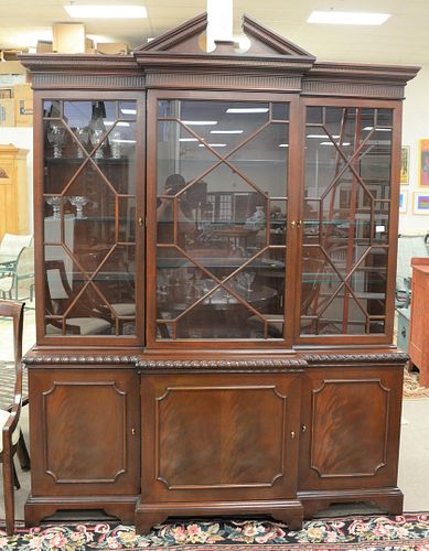 MAHOGANY BREAKFRONT WITH 3 DOORS 37b622