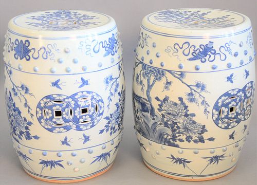 PAIR CHINESE BLUE AND WHITE PORCELAIN 37b628