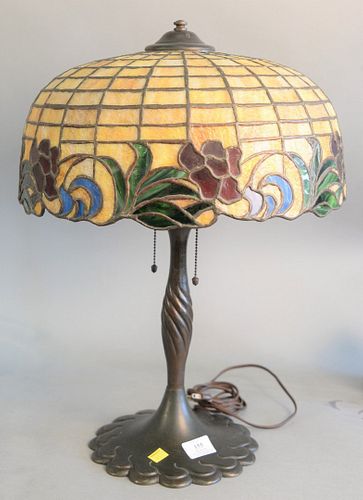 LEADED GLASS TABLE LAMP ON BRONZE 37b65b