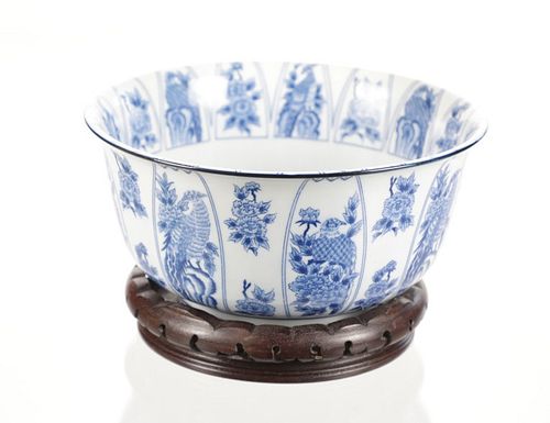 BLUE & WHITE PEACOCKS ARITA WARE BOWL