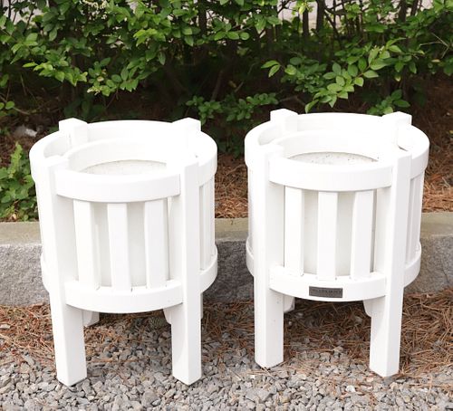 PAIR OF WEATHEREND SOUTHERN PLANTERS 37bad6